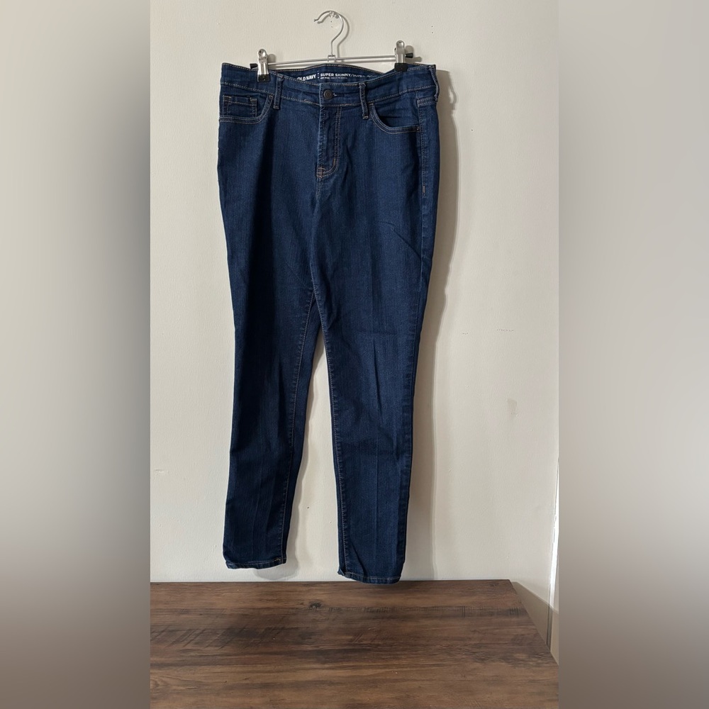 Size 10 Old Navy Mid-rise Super Skinny dark wash jeans